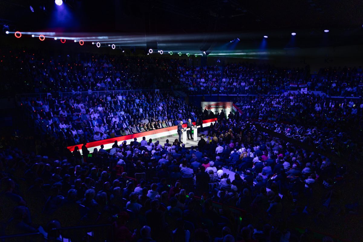 Bejelentette Orbán Viktor a Nemzeti Petíció három pontját a Háborúellenes Gyűlésen