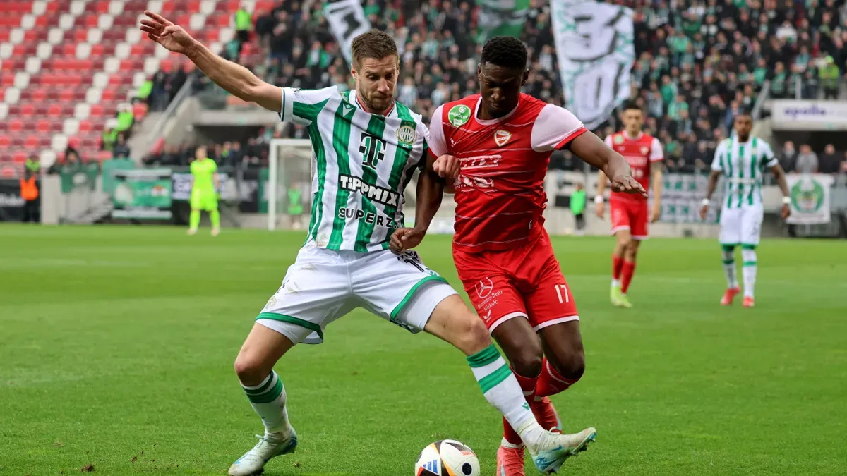 Elton Acolatse (jobbra) pótolhatja Varga Barnabás (balra) góljait a Fradinál