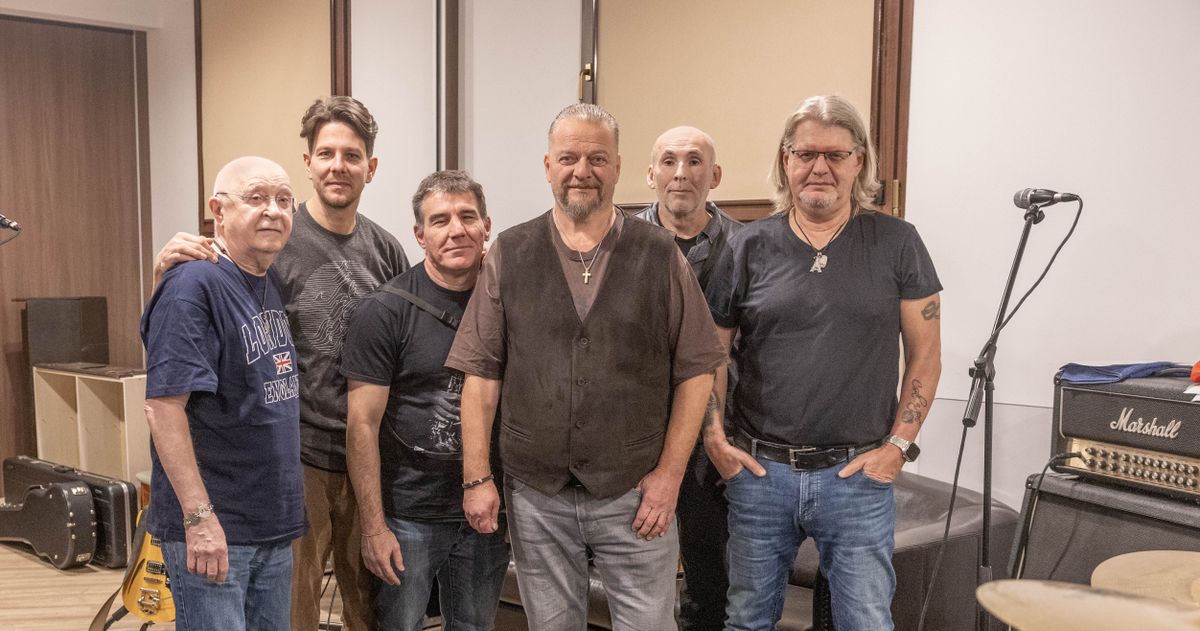 Nyerges Attila méltán lehet büszke az Ismerős arcok zenekarra, hiszebn hatalmas utat jártak be