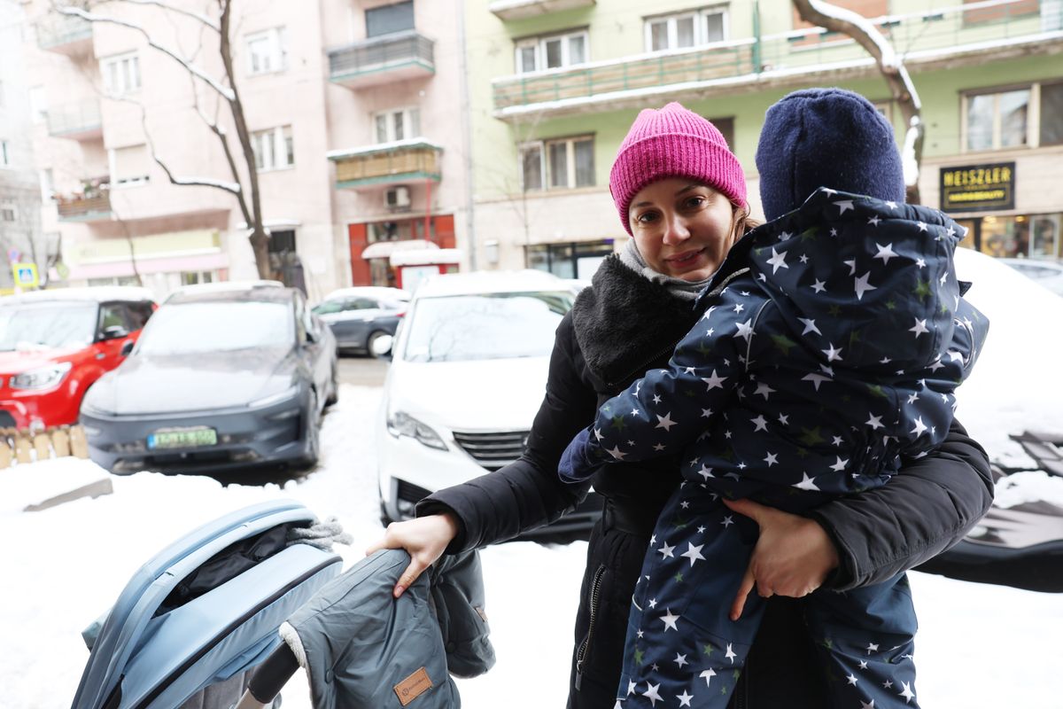 2026.01.09.Utca embere-babakocsihóban