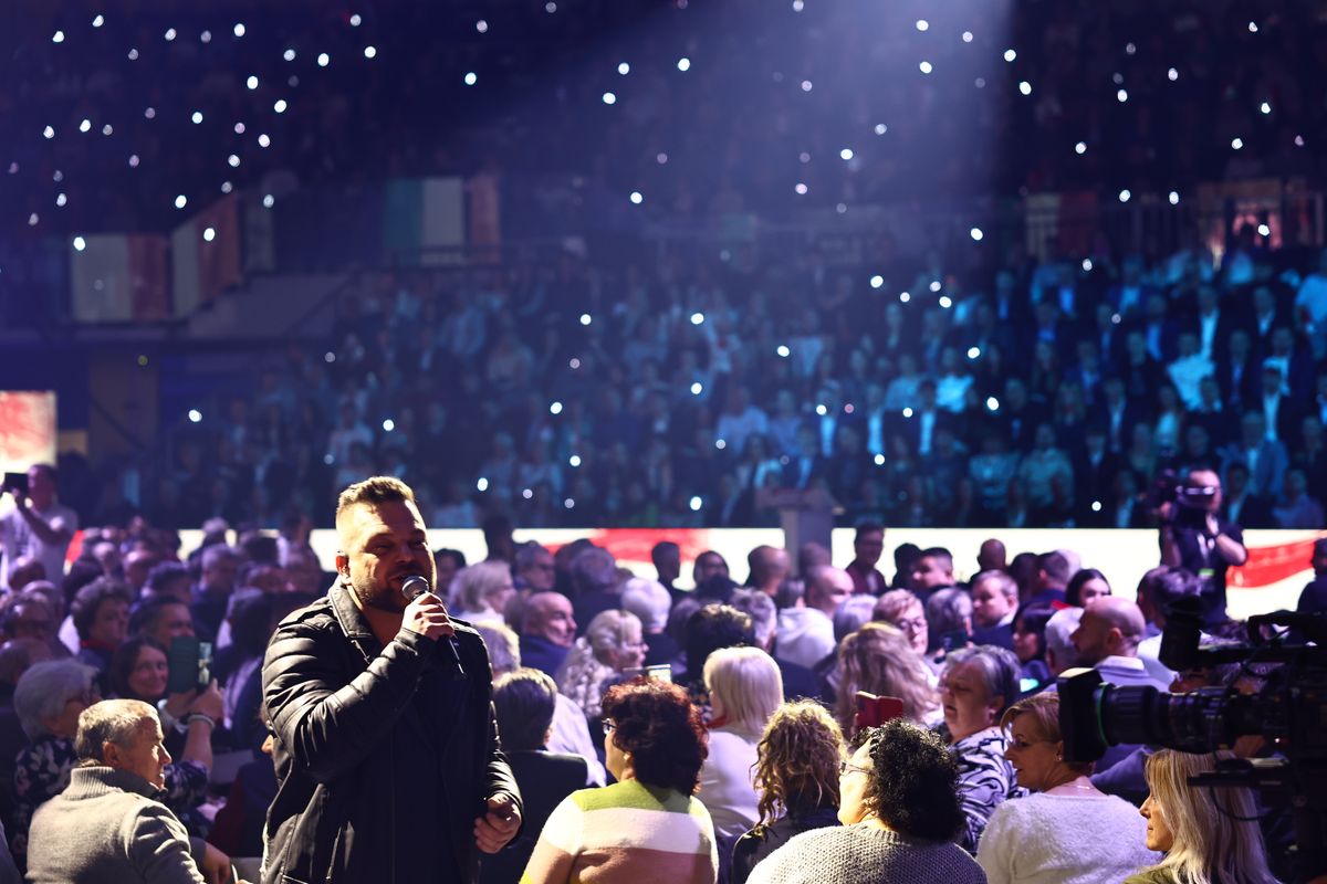 Gudics Máté nyitotta a kaposvári Háborúellenes Gyűlését, nem is akárhogy.