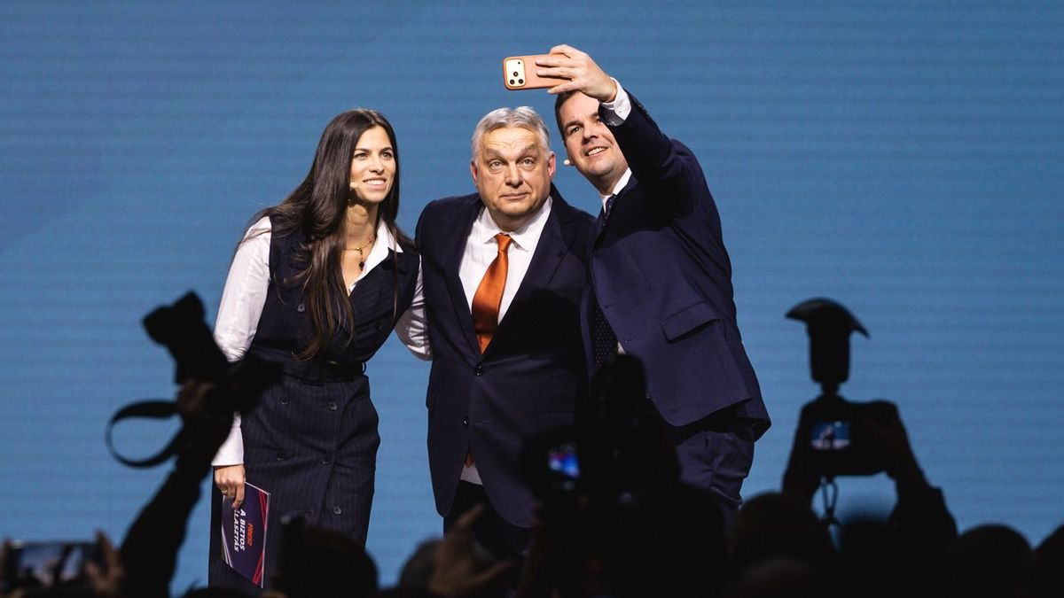 Orbán Viktor
2026_01_10
Budapest
fidesz kongresszus szelfi vége