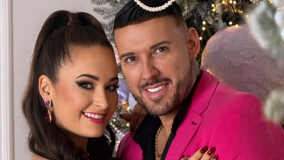 Jolly és Szuperák Barbi boldog párt alkotnak.