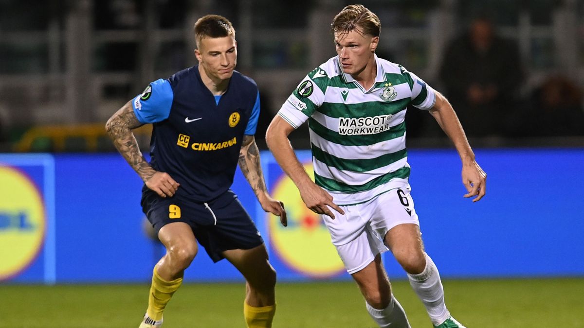 Franko Kovacevic (balra) vajon a zöld-fehér vagy a lila trikót fogja választani?