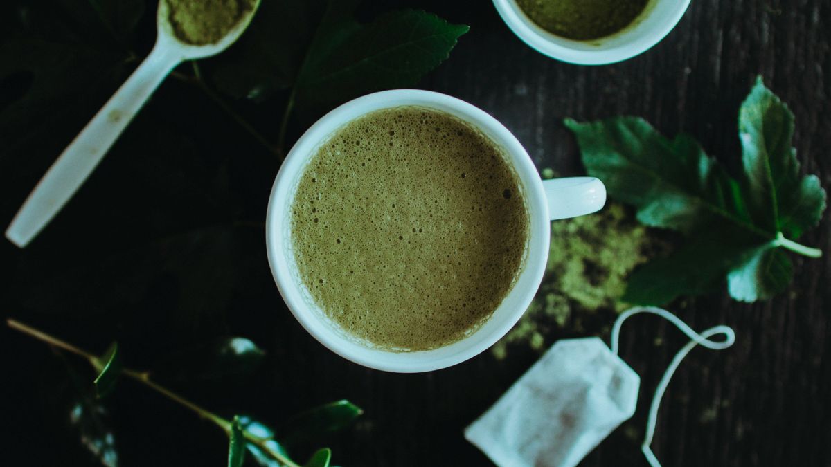 Sokkolta az internetet! Matcha lattét itatott kisbabájával