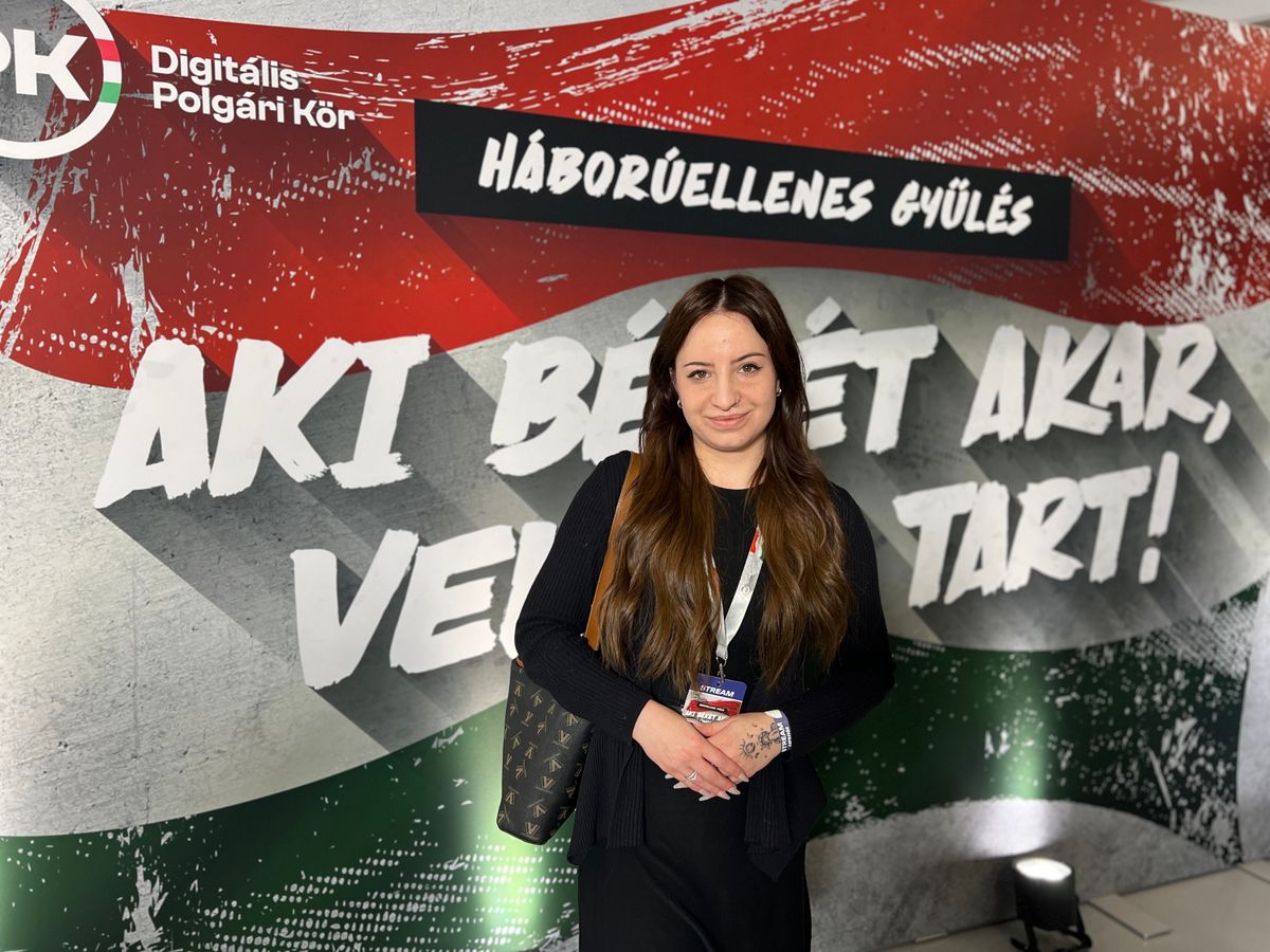 Nyerges Csenge a kaposvári Háborúellenes Gyűlésen