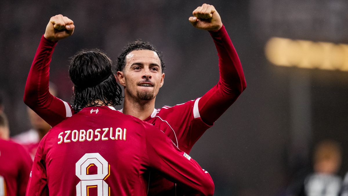 Szoboszlai Dominik és Curtis Jones (jobbra) is a Liverpool csapatkapitánya akar lenni