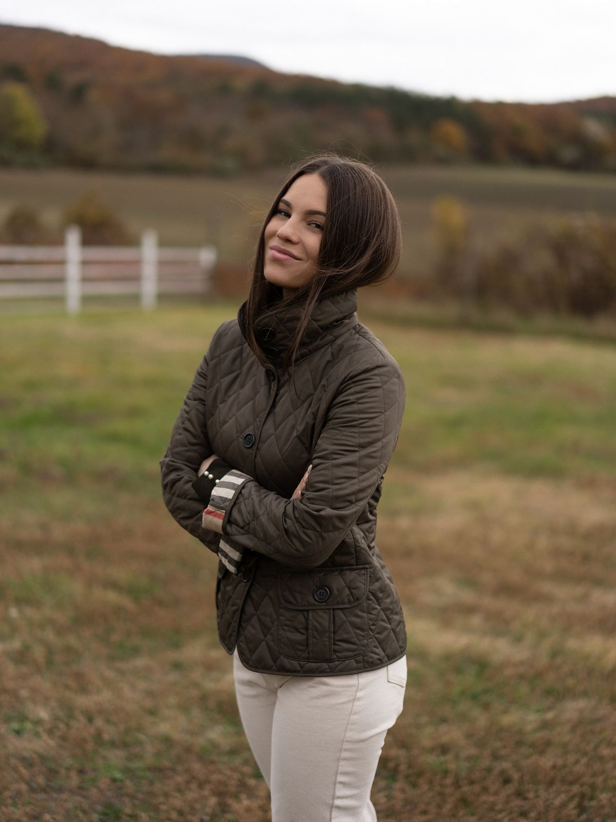 Molnár Miléna mindent megtesz, hogy a tyúkok komfortosan vészeljék át az előttünk álló hideg éjszakákat.