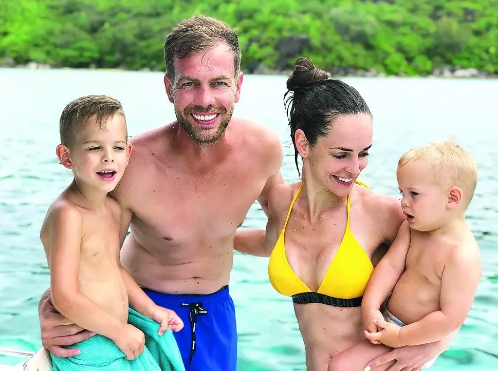 Dobó Ági gyakran enged bepillantást a Costa Ricai életükbe.