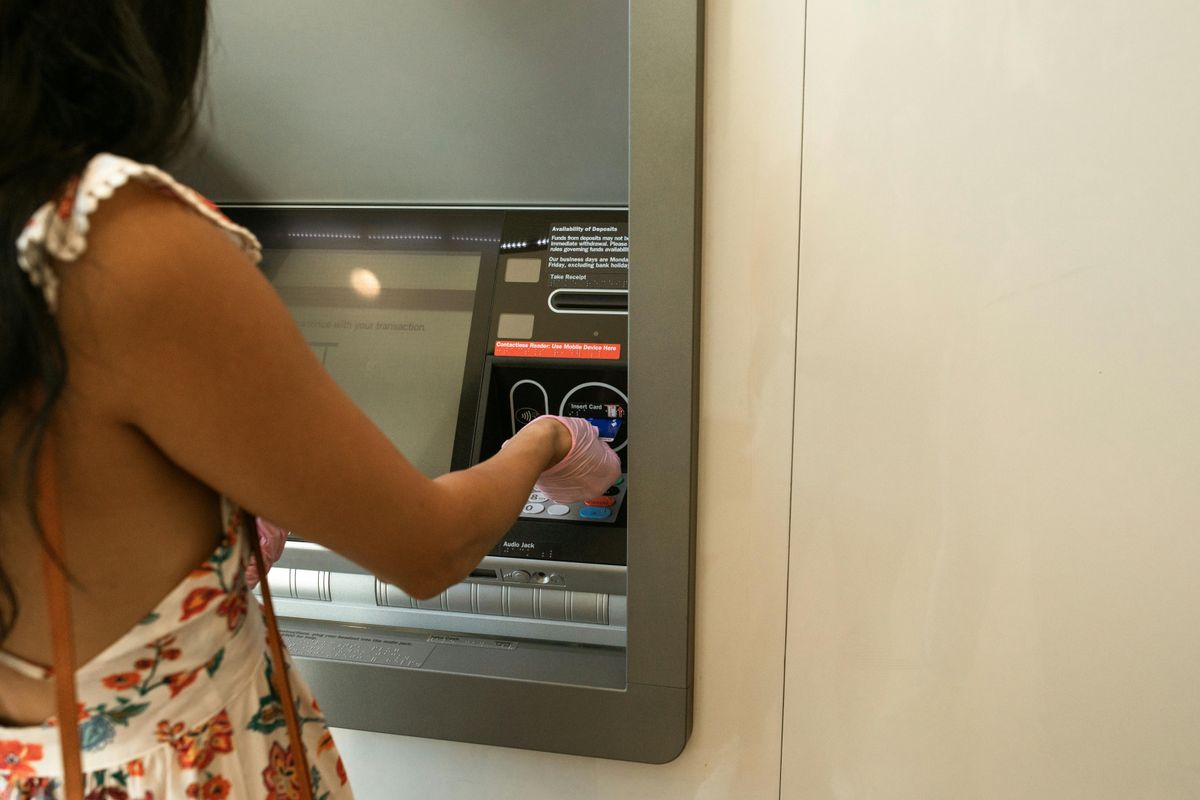 alt=A mesterséges intelligencia az ATM-es csalókat is megihlette, ezért érdemes körültekintően használni a bankautomatákat 