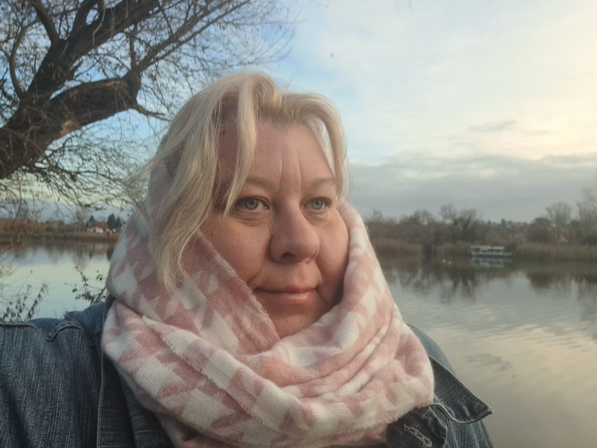 Zsuzsi mostanában. A hajléktalan élet emlékei örökre megmaradnak benne