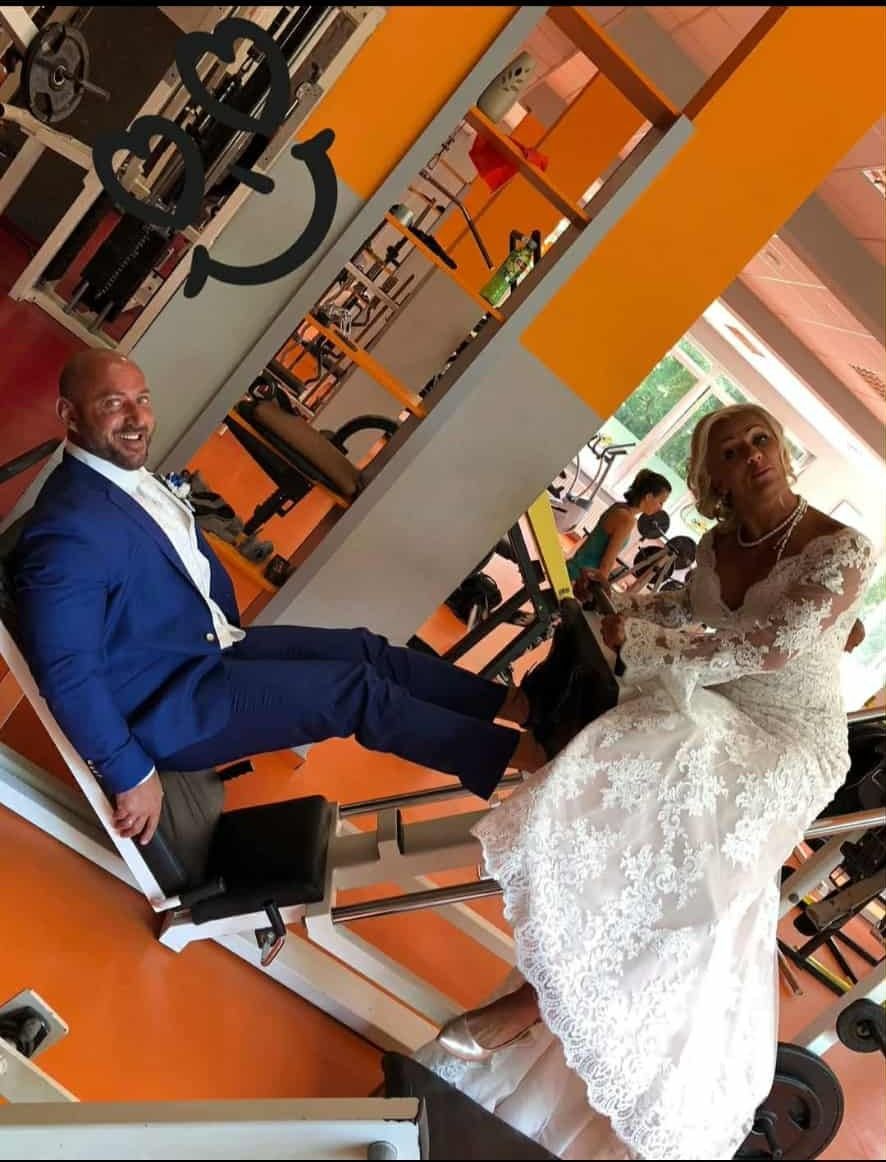 A boncmester és a testépítő nagyi esküvője