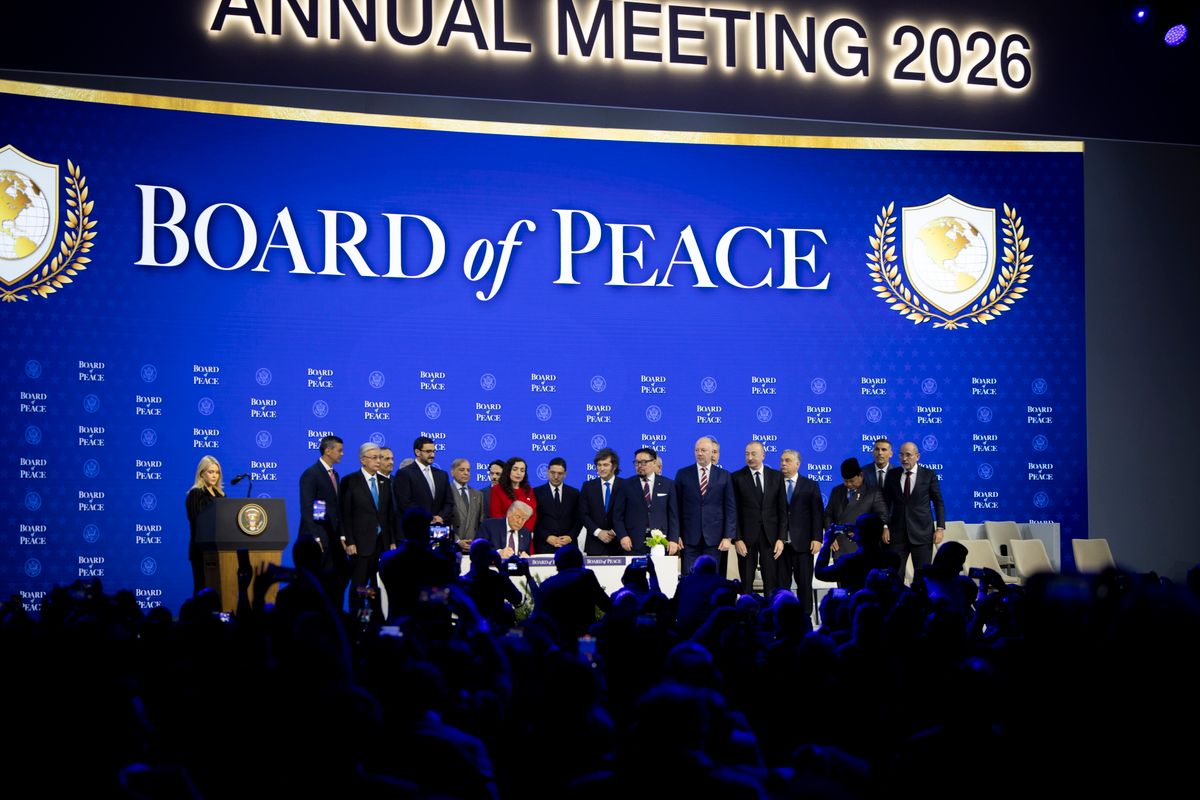 Orbán Viktor is aláírta a Béketanács alapító dokumentumát 