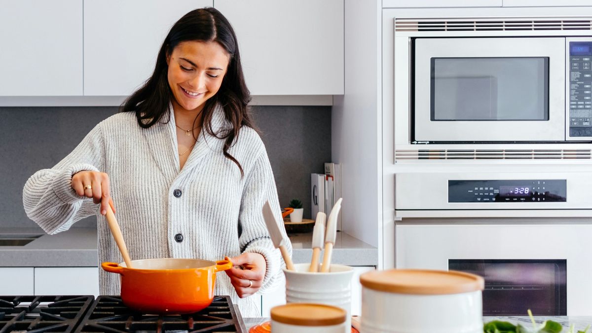 Extrém hidegben különösen jól jön Bernáth József receptje. Így készül a magyar séf tárkonyos vadragulevese., főz, főzés, konyha