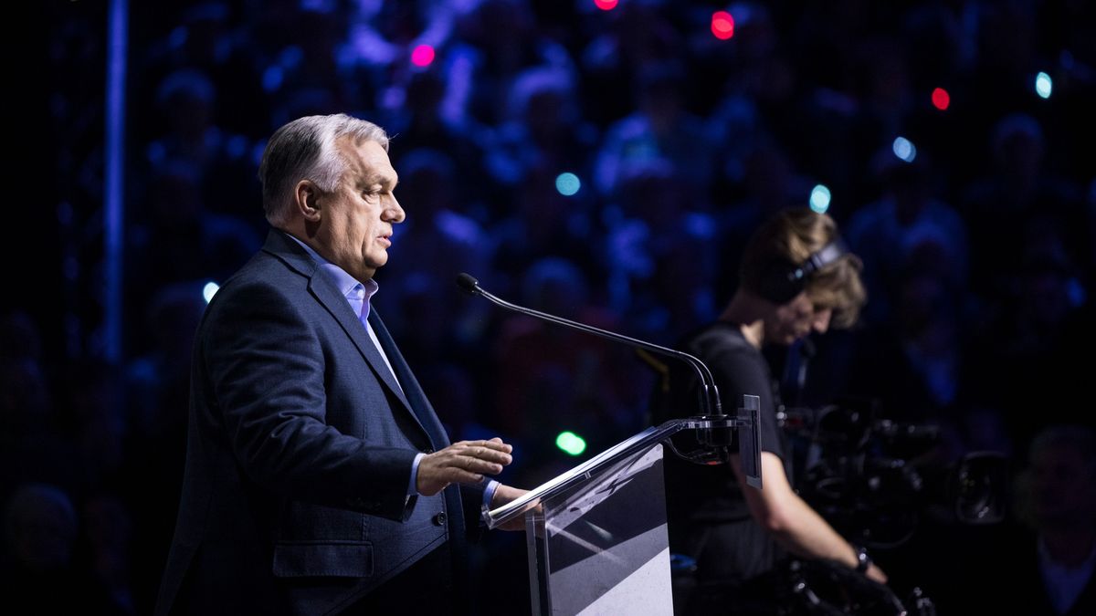 Orbán Viktor ismét telt ház előtt válaszolt a nézők kérdéseire, ezúttal a szombathelyi Háborúellenes Gyűlésen