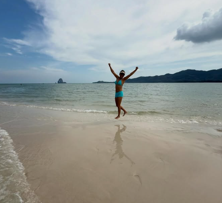 Nótár Mary bikiniben üzent