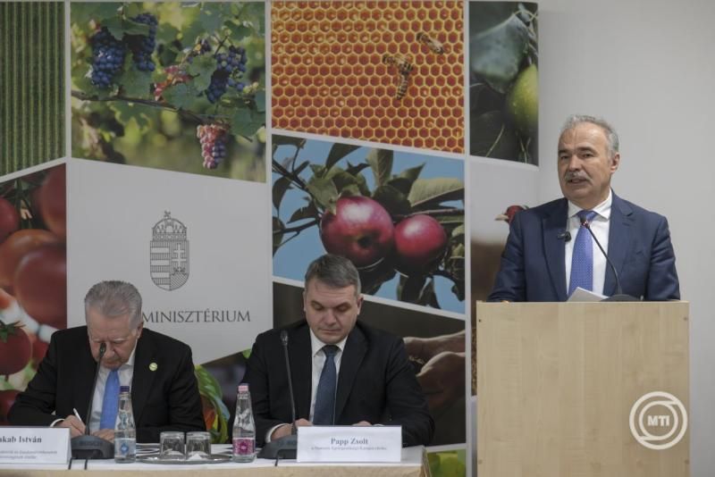 Nagy István bizonyosnak tartja, hogy a magyar gazdák "egy brüsszeli bábkormánytól" se számíthatnának semmi jóra