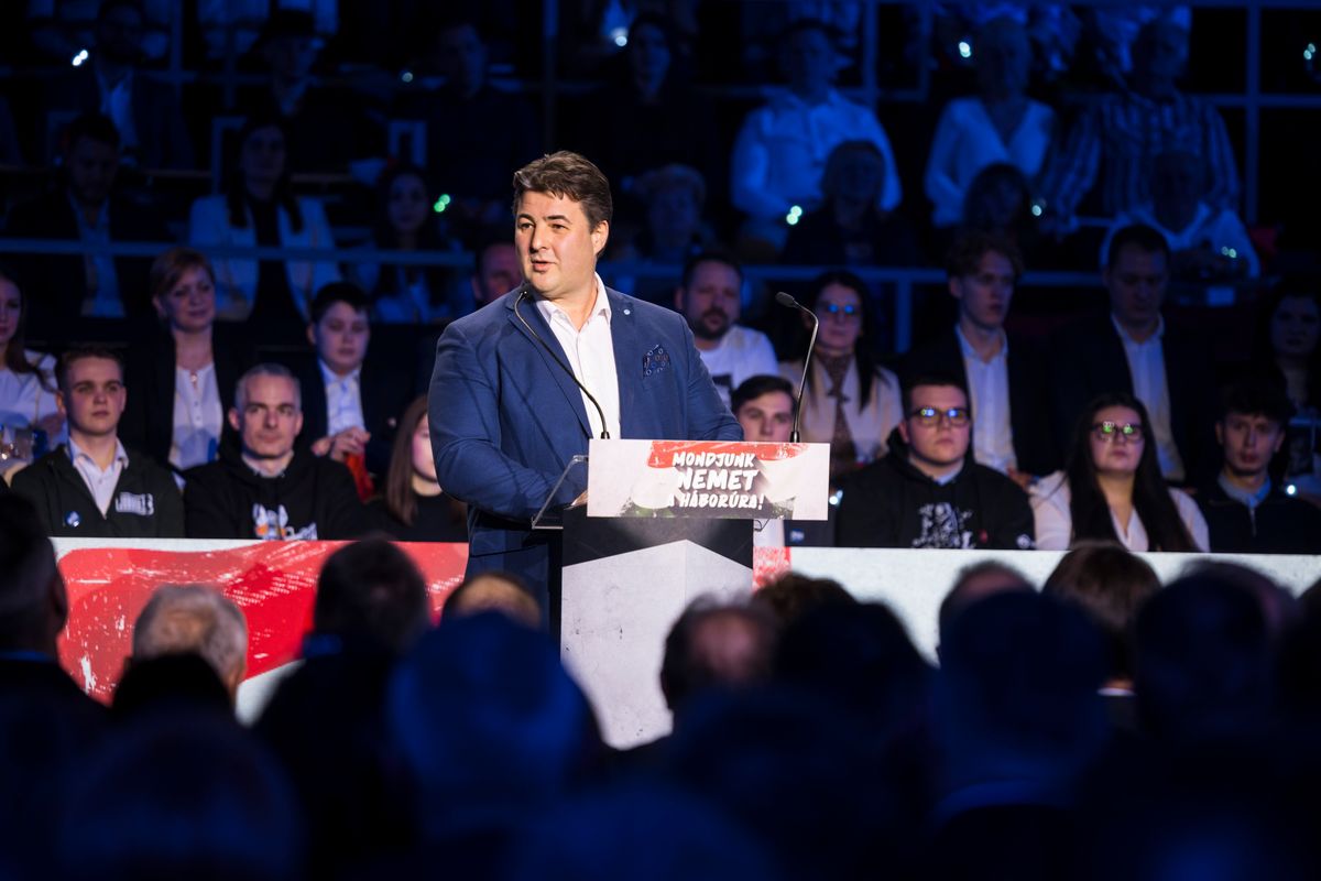 Erdős Norbert is felszólalt a békéscsabai Háborúellenes Gyűlésen