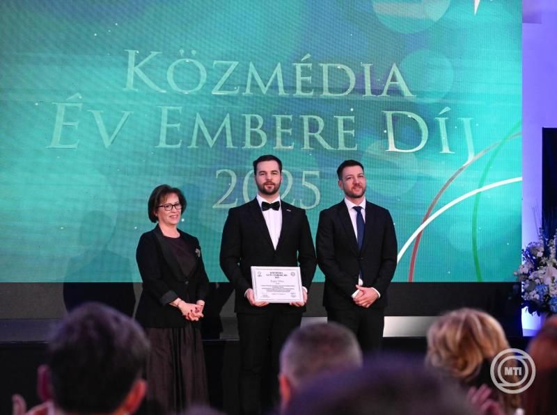 Kapu Tibor kutatóűrhajós átvette a Közmédia Év Embere Díját pénteken, Budapesten.