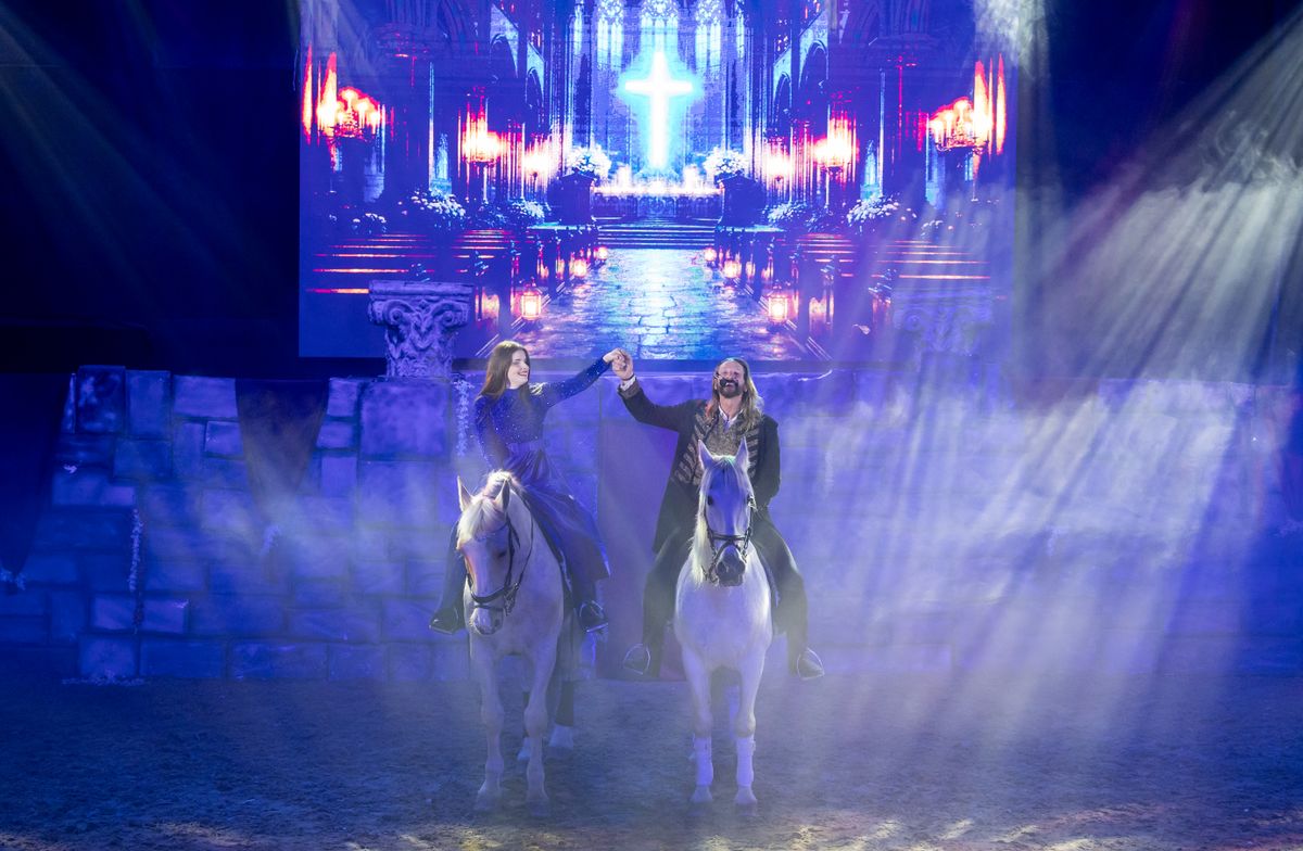 Agárdi Szilvi Pintér Tiborral énekelt közös duettet a számára szervezett jótékonysági gálán.