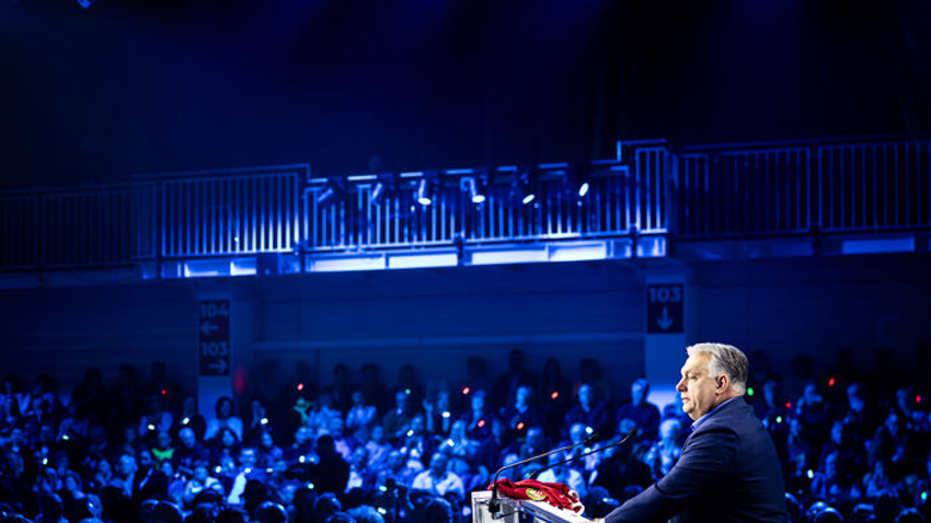 Az esztergomi Háborúellenes Gyűlés képekben.