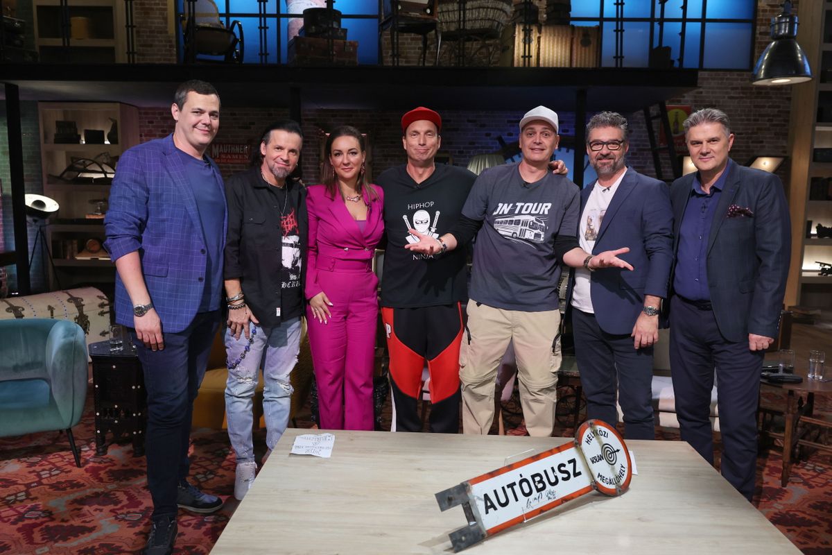 Vicces poénokkal nevettetik meg a Kincsvadászokat a zenekar tagjai