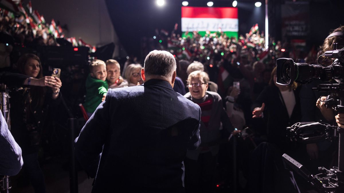 2025. 02. 07. DÁP, HEGY, háborúellenes gyűlés, szombathely
Orbán Viktor bevonulás