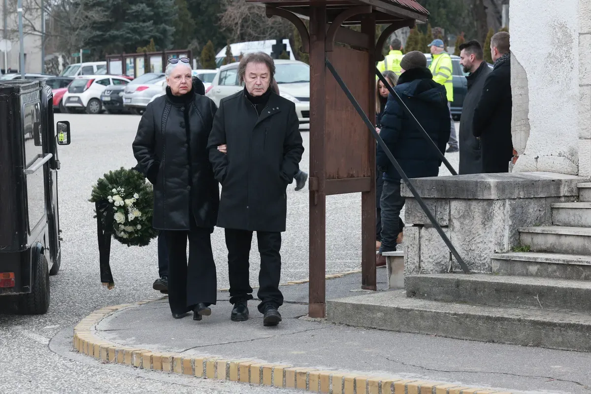 Szikora Robi és felesége