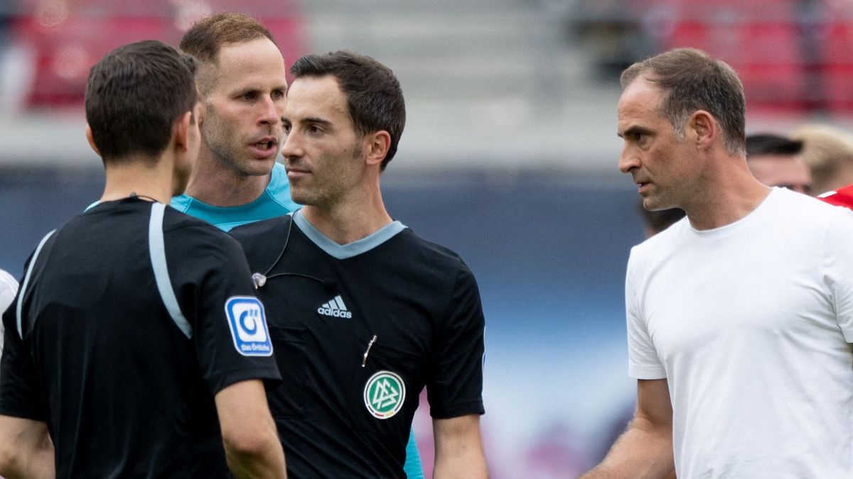 Gulácsi Péterék főnöke, Oliver Mintzlaff (jobbra) a BL-visszatérést tartja a legfontosabbnak