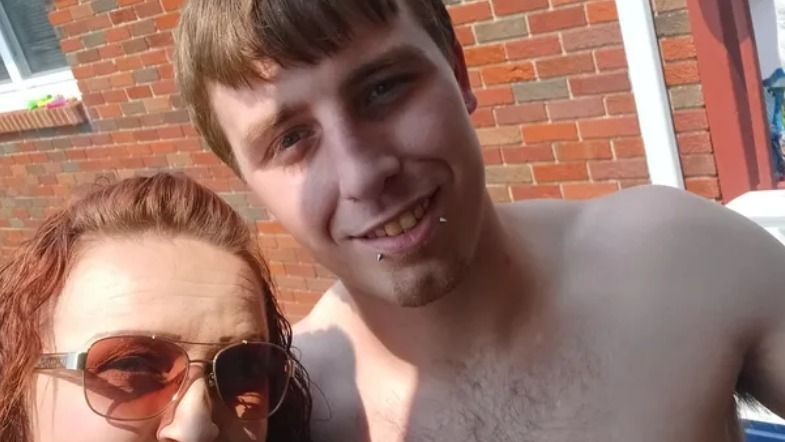 Vonat ütötte el a hős férfit, aki képes volt megmenteni egy kislány életét