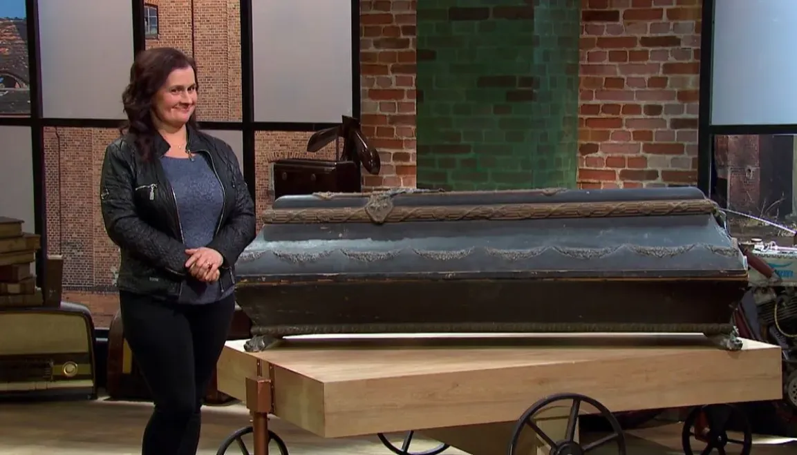 több mint 100 éves koporsóval érkeztek a Kincsvadászokba