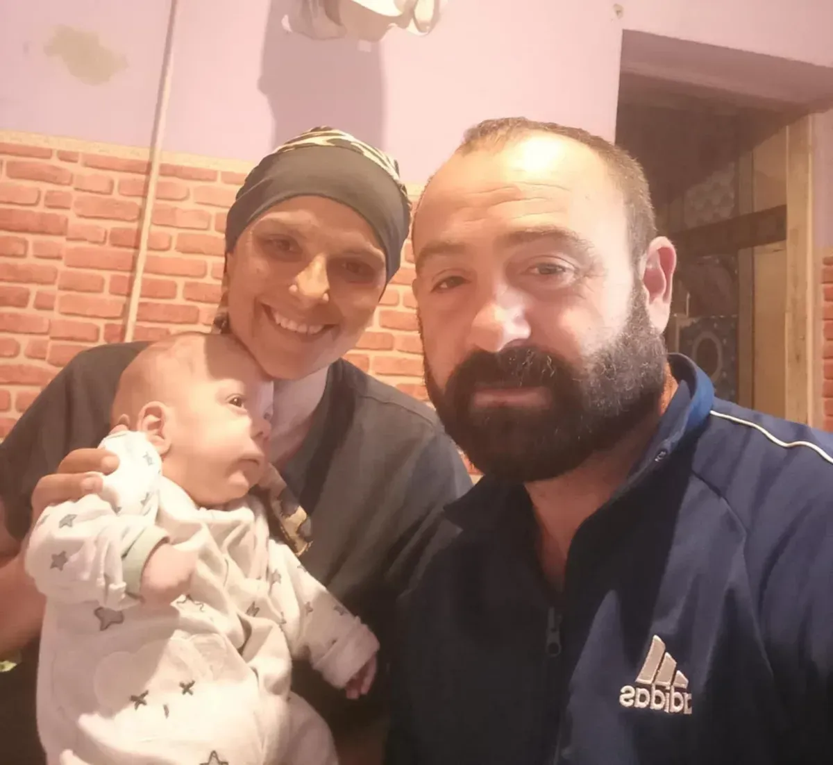 Meghalt Erika, a vízfejűségben szenvedő kisiú anyukája