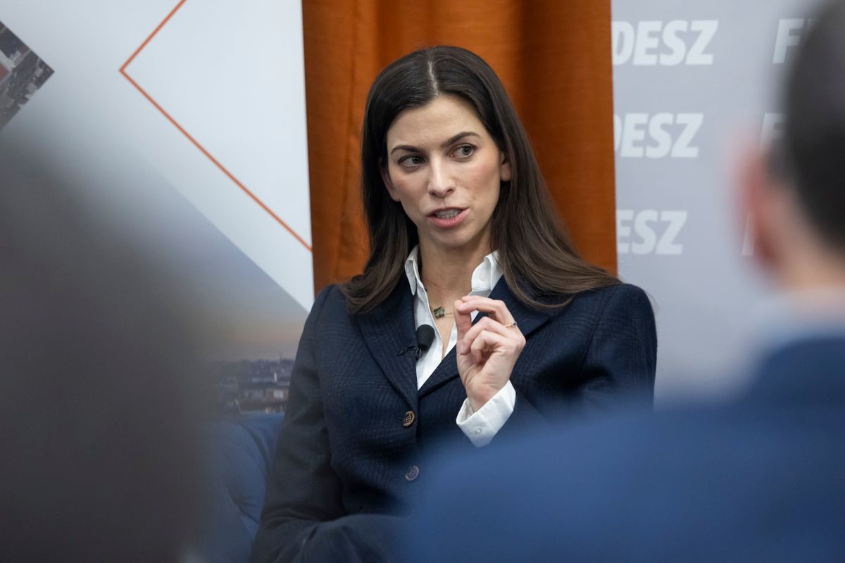 Szentkirályi Alexandra meglátogatta a gyászoló édesanyát.