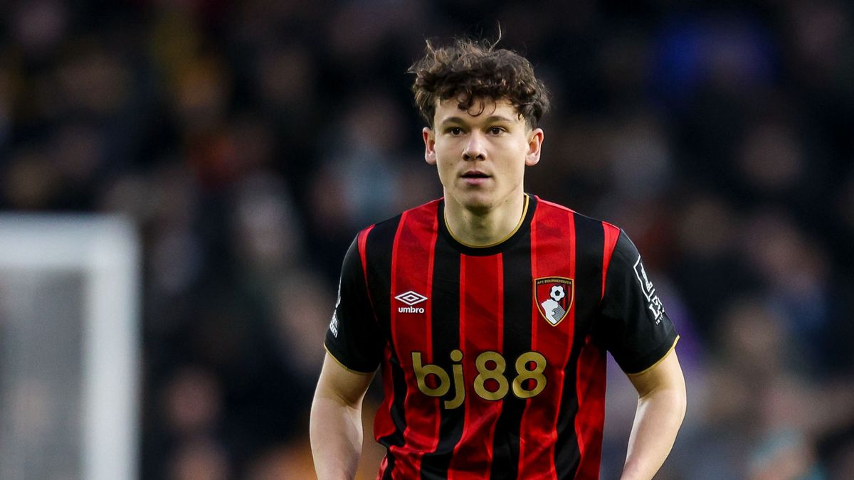 Tóth Alex a cserepadon foglalt helyet a Bournemouth-Aston Villa mérkőzésen