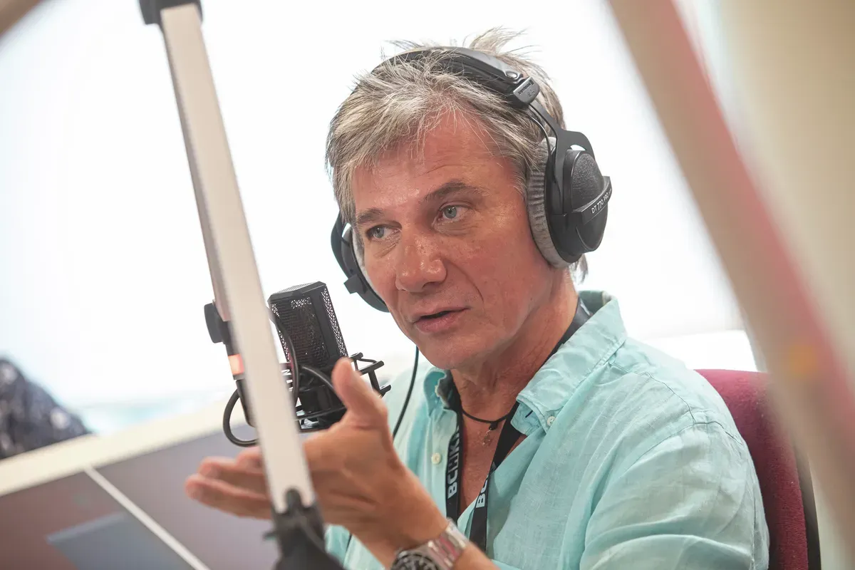 Bochkor Gábor egy régi-régi bűnét vallotta meg élő adásban. Amúgy tudományos alapon.