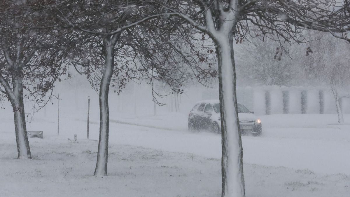 Ideiglenesen lezárták a határátkelőhelyet a hó miatt.