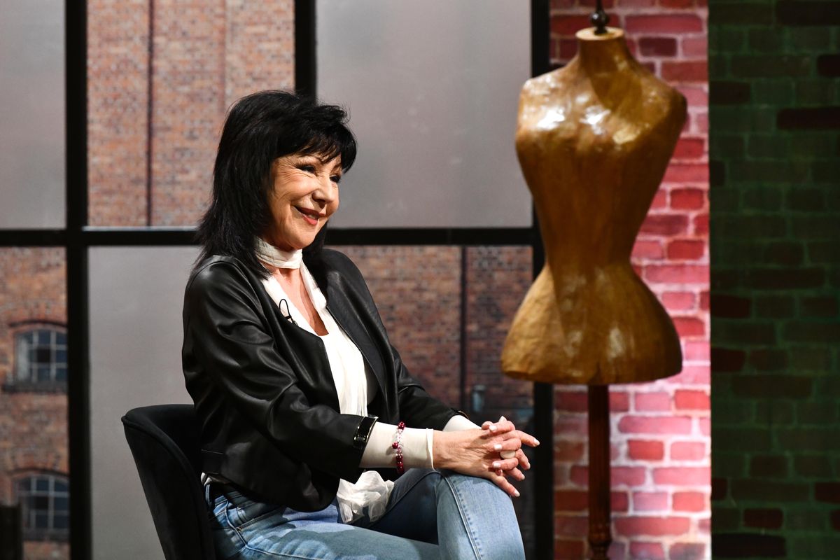 Szűcs Judith rajongója az énekesnő otthonába vitte el a vázát