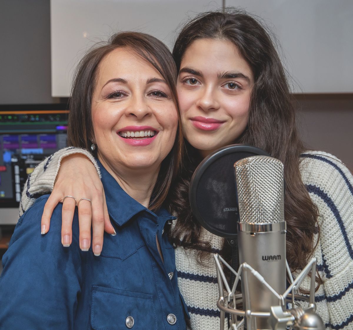 Szekeres Adrien énekesnő, lányával