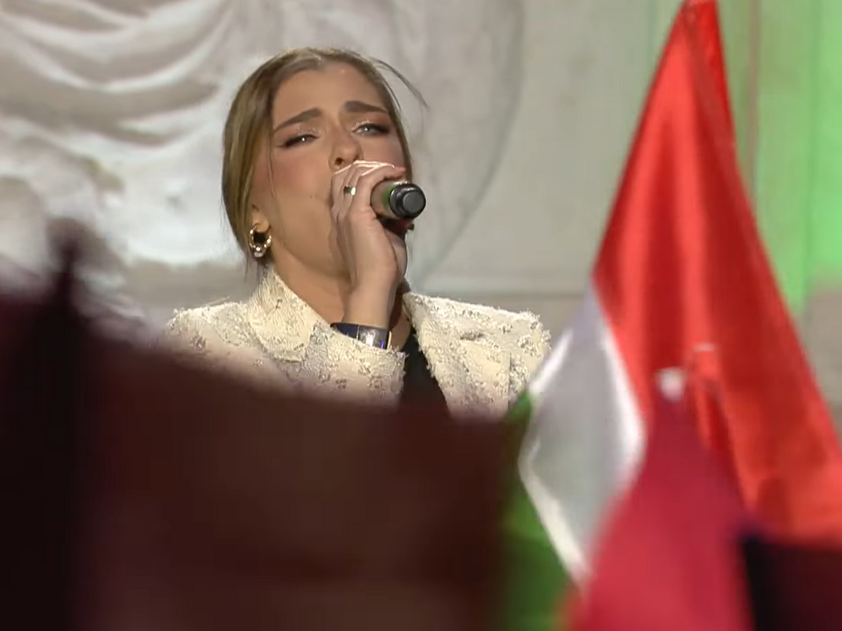 Dér Heni nyitotta meg a győri Békemenetet Orbán Viktor beszéde előtt