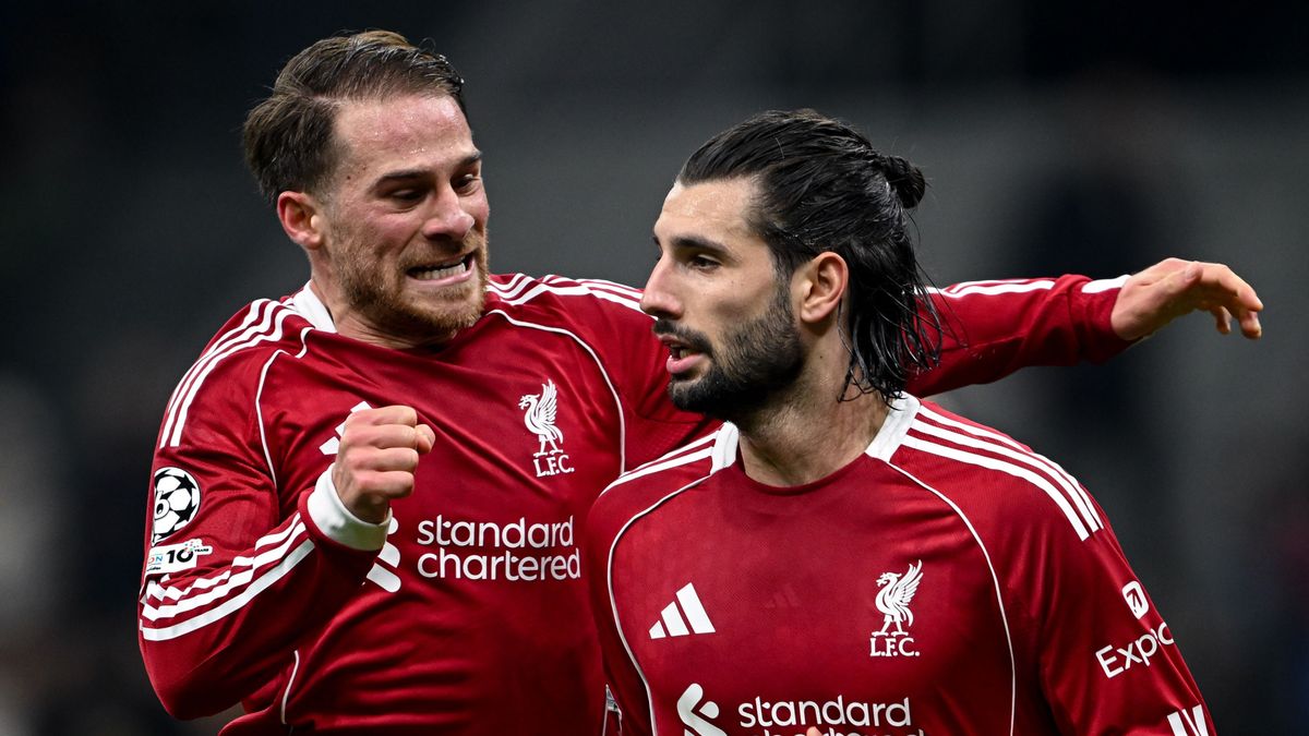 Szoboszlai Dominik (balra) nem hagyta szó nélkül Mac Allister új frizuráját 