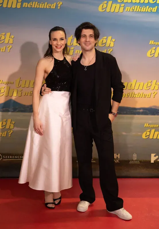 Törőcsik Franciska Ember Márk mellett a Hogyan tudnék élni nélküled? premierjén.