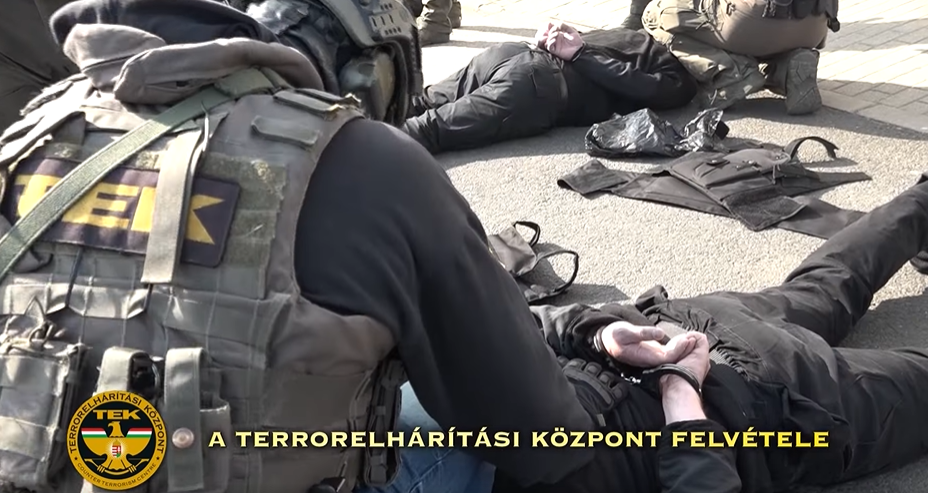 A TEK munkatársai letartóztatták az aranykonvoj kísérőszemélyzetét
