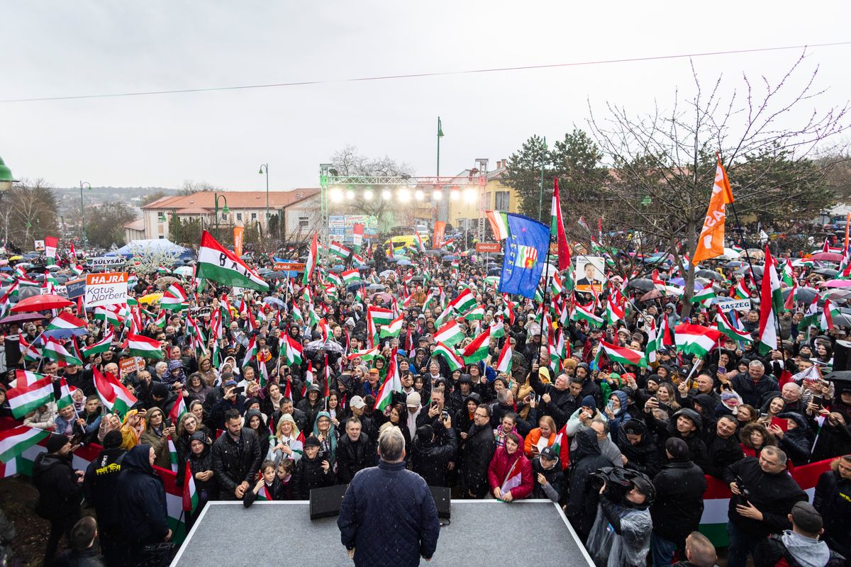 Orbán Viktor Pécelen.
