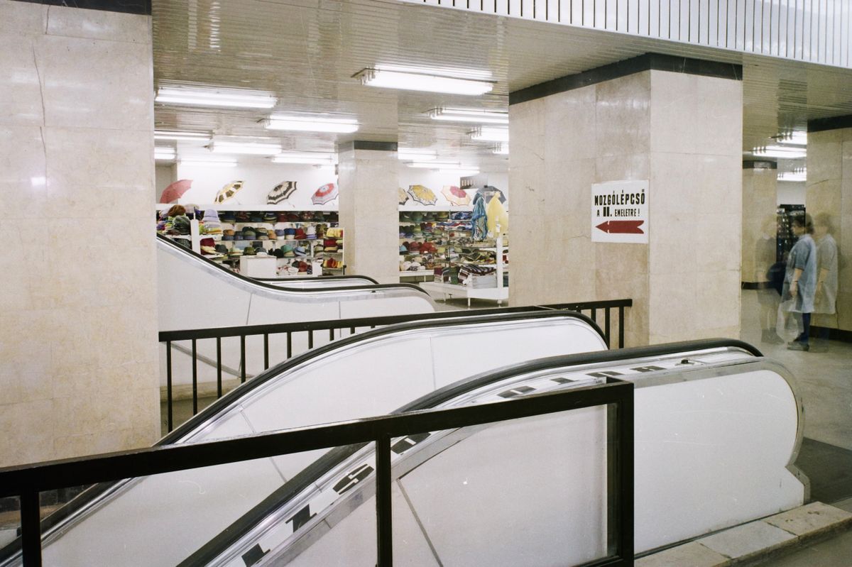 Corvin Áruház - mozgólépcsője 1971