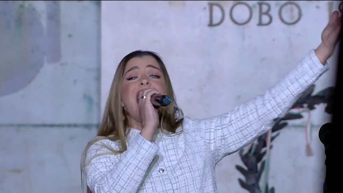 Az országjárás második állomását Dér Heni nyitotta meg. 