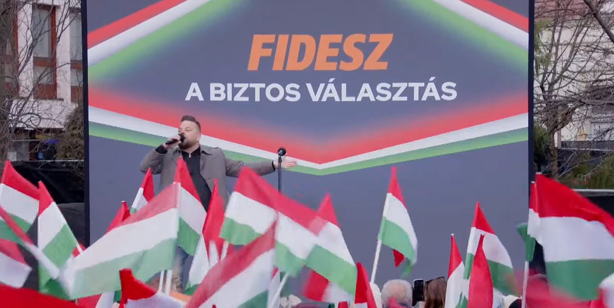 Gudics Máté Orbán Viktor országjárásának veszprémi állomásán is fantasztikusan énekelt