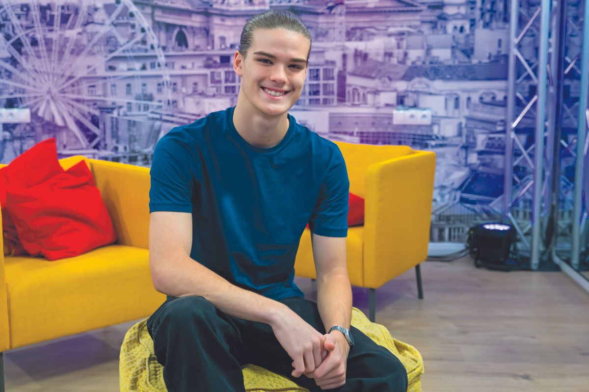 Bíró Csongor a színpad mellett az iskolában is helytáll