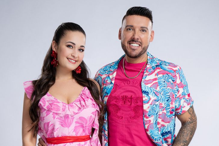 Jolly és kedves Szuperák Barbi minden kalandban együtt vesznek részt.