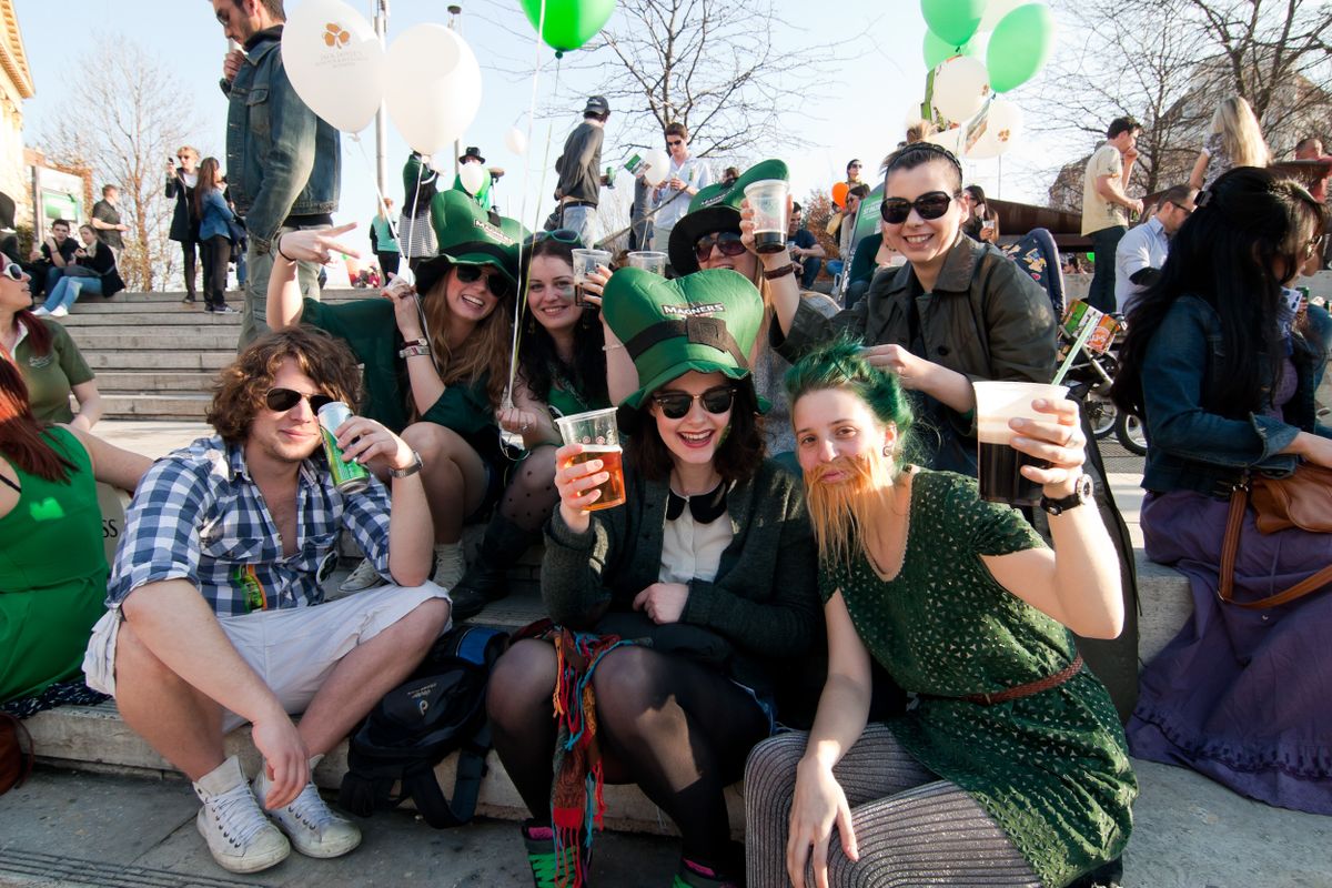 Szent Patrik-napon az ír koboldok lepik el a belvárost.