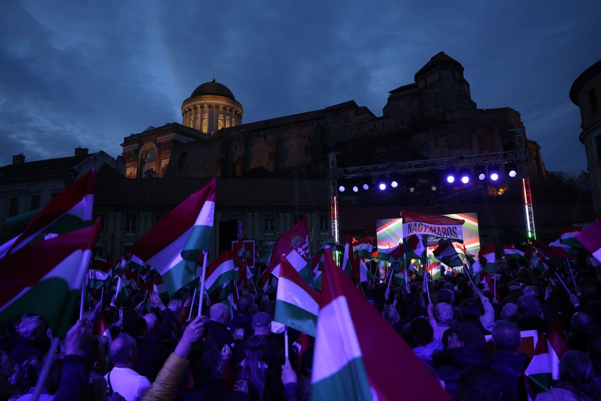 Orbán Viktorra Esztergomban is rengetegen voltak kíváncsiak  